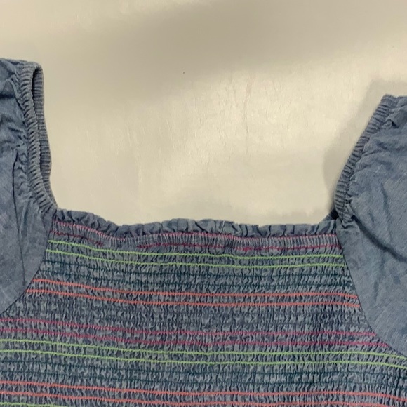 NWOT Gap smocked denim blouse - size M - Picture 2 of 3